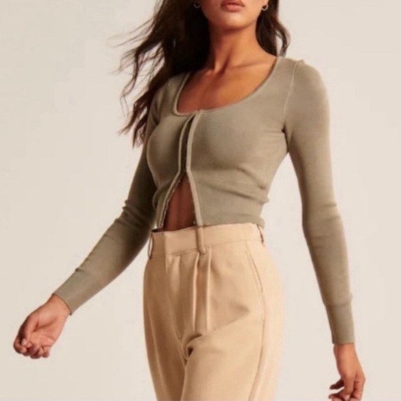Abercrombie Cropped Hook & Eye Cardigan - Picture 2 of 4